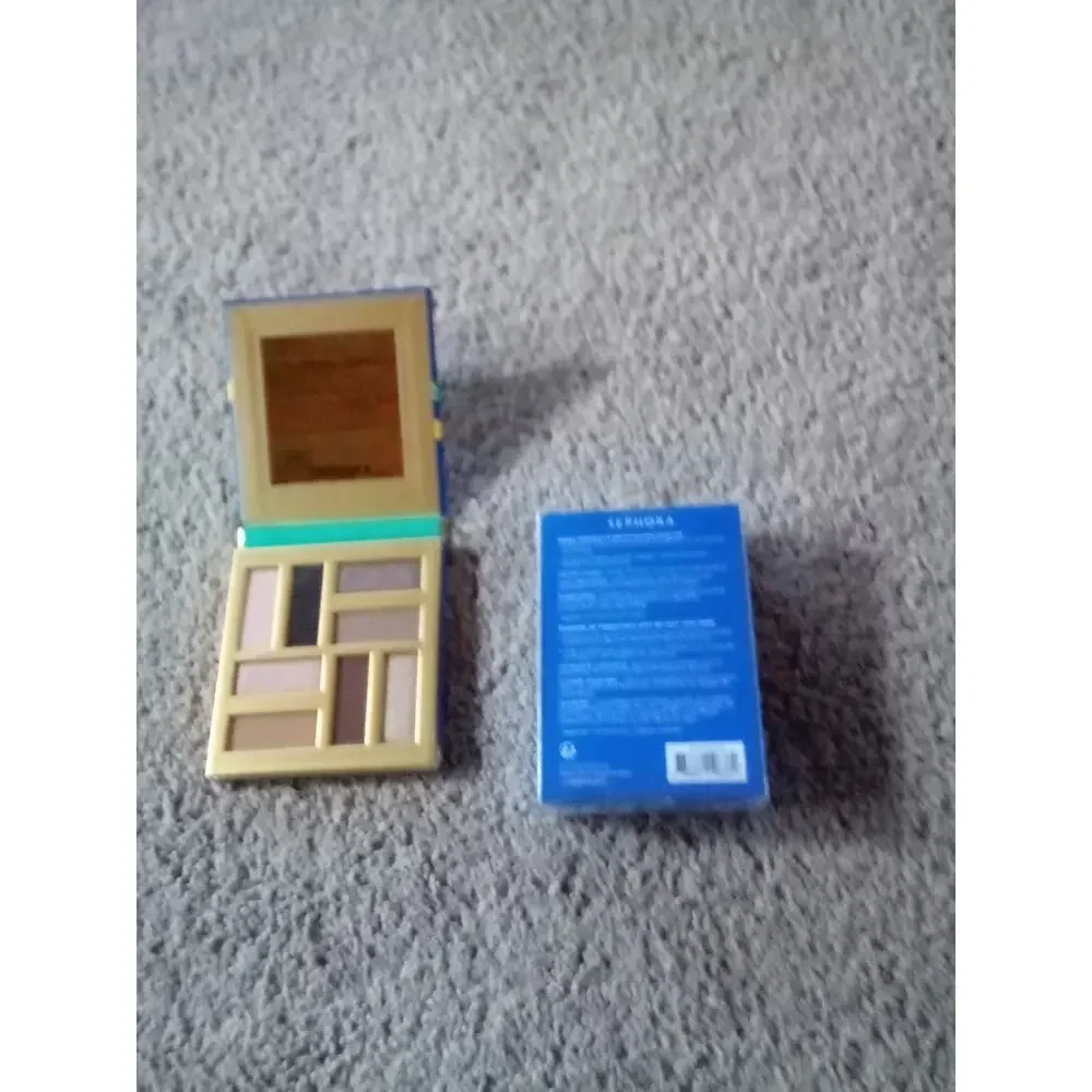 NIB Sephora Happy Hollydays 4Pc Mini Eye brush Set & 8 Eyeshadow Palette